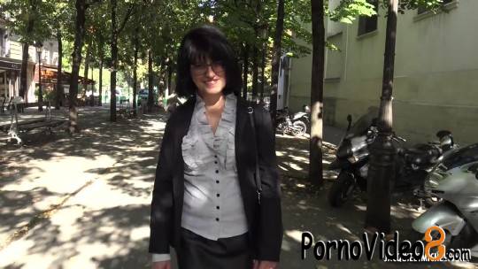 JacquieetMichelTV: Sarah - Sarah, 49ans, CPE A Paris ! (FullHD/1080p/1.32 GB)