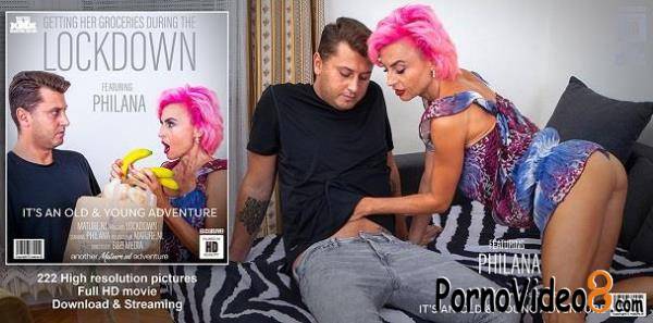 Mature.nl: Philana (49) - Milf Philana gets her groceries from a horny toyboy during the lockdown (FullHD/1080p/1.66 GB)