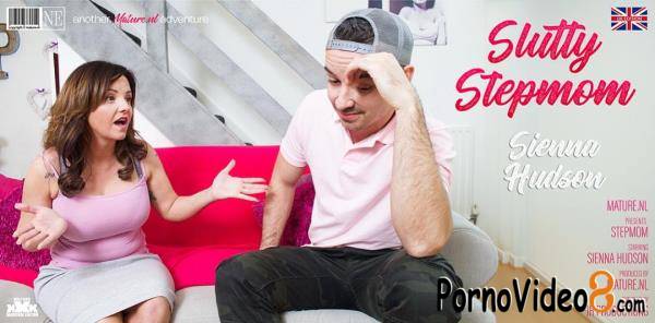 Ricky Stone (36), Sienna Hudson (EU) (36) - Slutty Stepmom Sienna Hudson gets banged by her stepson (FullHD/1080p/1.34 GB)