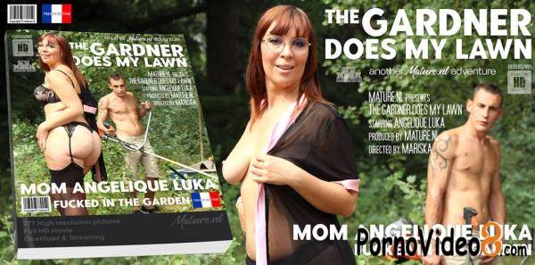 Mature.nl,  Mature.eu: Angelique Luka (EU) (31) - This gardner gets to plow the lawn from a hot mom in the garden (HD/720p/556 MB)