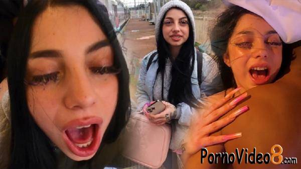 Roma Amor - Cute Chilean Friend Bubble Butt Pounded In A Public Train (FullHD/1080p/1.95 GB)