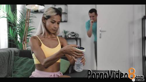 Veronica Leal - Breast Pump (SD/540p/182 MB)